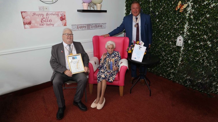 Ella Clark with Depute Provost Bert Thomson and Deputy Lieutenant for Lanarkshire David Russell