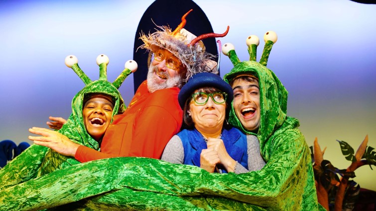 This image is to publicise The Smeds and The Smoos theatre show at Lanark Memorial Hall