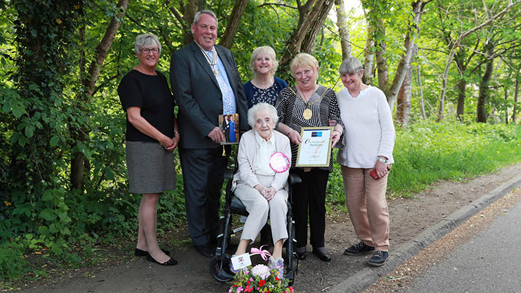 100-year-old Ella Murray with family as well as South Lanarkshire Provost Margaret Cooper and Deputy Lord Lieutenant William Morrison Young. 