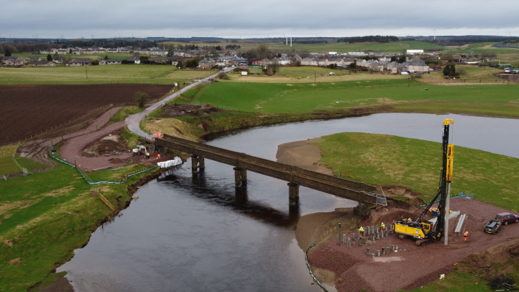 construction of new River Clyde road bridge 