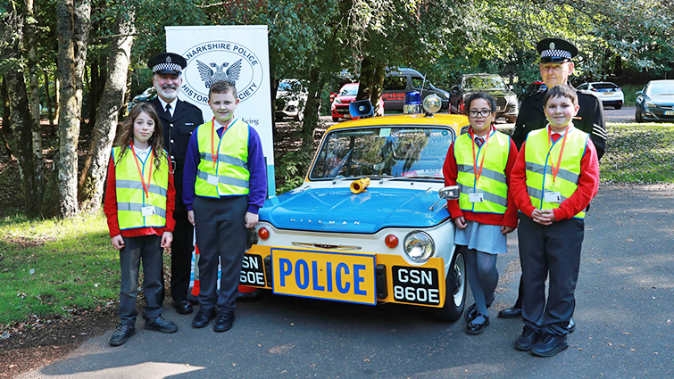 pupils and police officers at the JRSO event at Chatelherault Country Park 