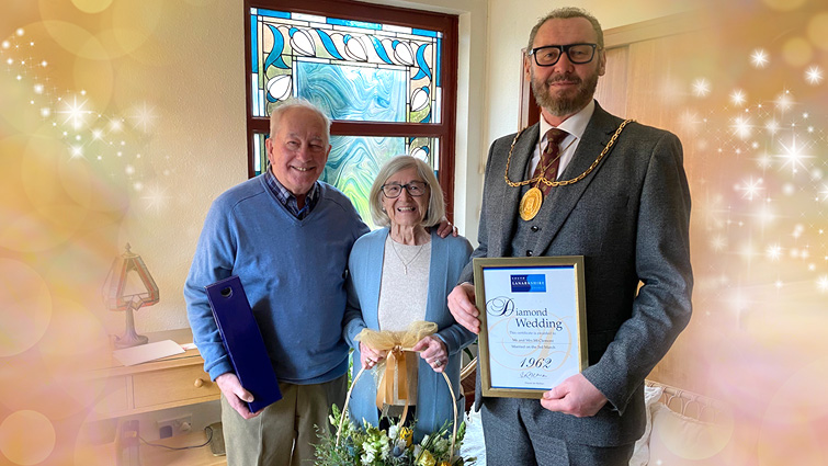 Provost Ian McAllan with East Kilbride couple Larry and Ann McClemont on the occasion of their Diamond Wedding Anniversary. 