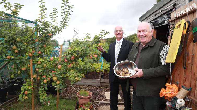 Fernbrae committee chair James Ogilvie with allotment holder Frank McDonnell