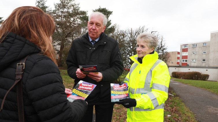 resident being advised about fly tipping by Councillor Robert Brown, the chair of the council’s Community and Enterprise Resources Committee and an environmental services officer 