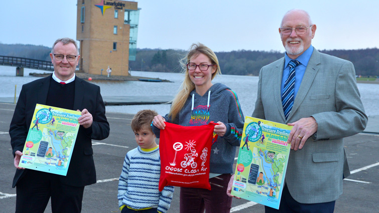 South Lanarkshire Council Leader John Ross and Councillor Michael McPake, Convener of the Environment and Transportation Committee at North Lanarkshire Council, with WALKCYCLE4AIR competition winner Fiona Miller, from Ferniegair, and her son. 