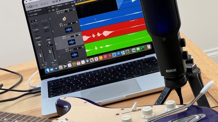 This is a photo of a laptop, microphone and electric guitar to illustrate the project.