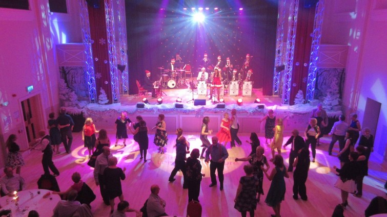 This image shows That Swing Sensation ahead of their performance at Lanark Memorial Hall 