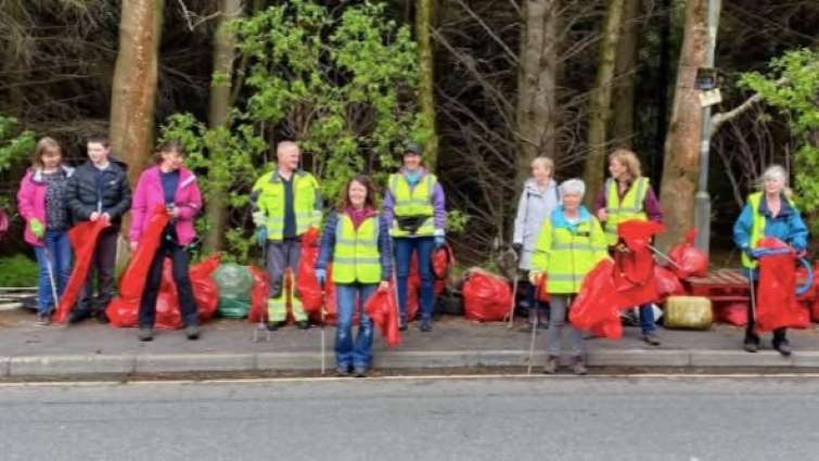 group of East Kilbride Community Litter Pickers along roadside