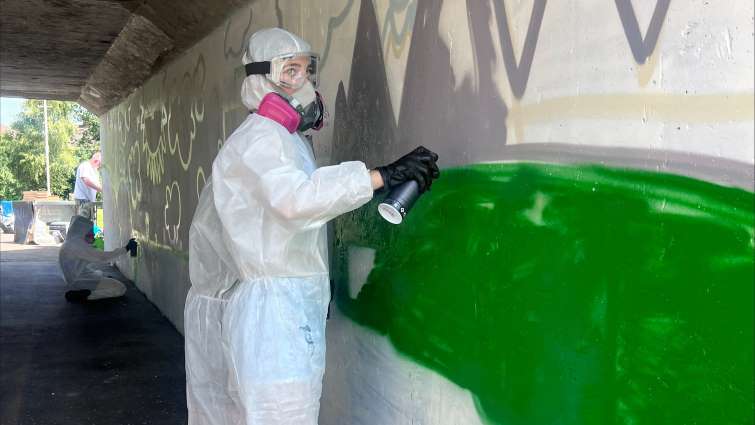 Universal Connection young people painting underpasses